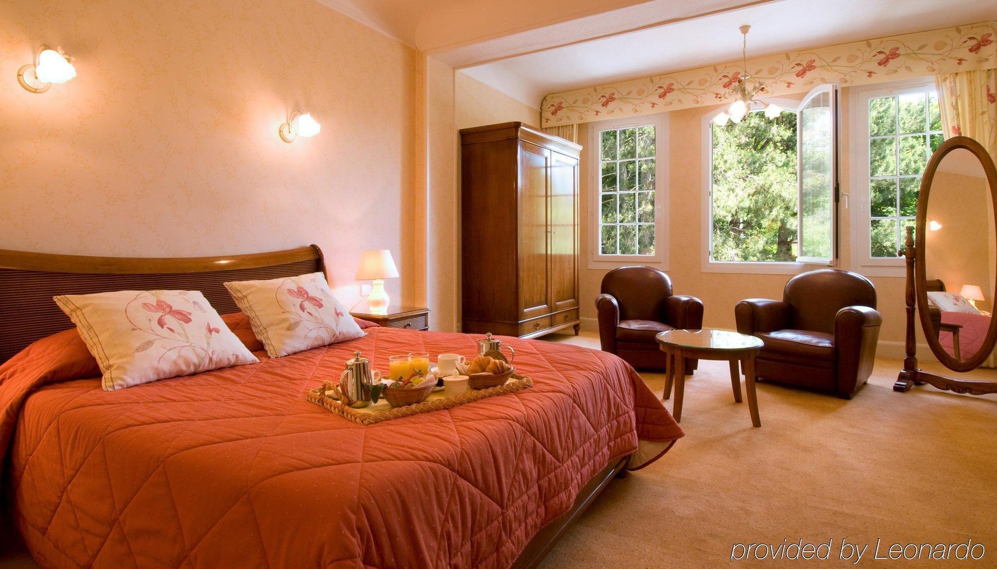 Le Manoir Hotel